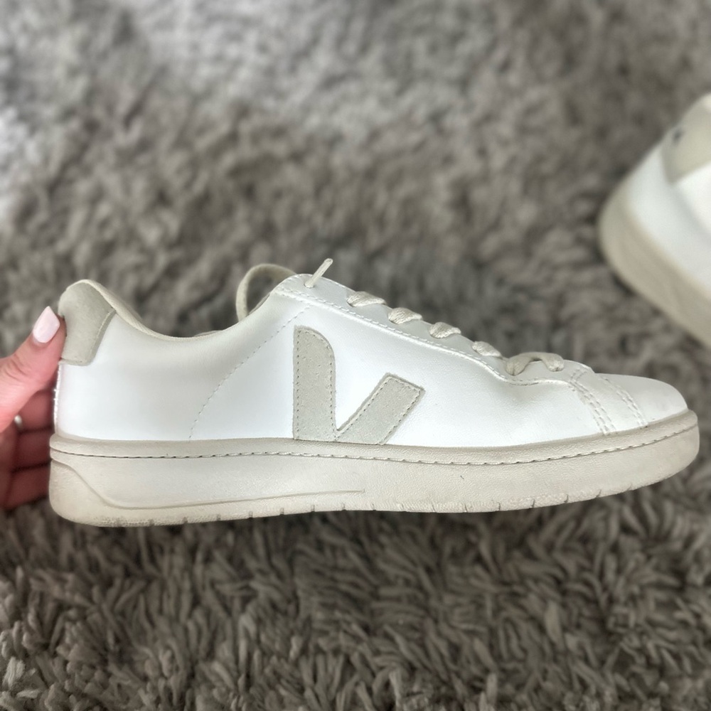 Women’s Veja Urca Sneakers White/ Natural  Size 41